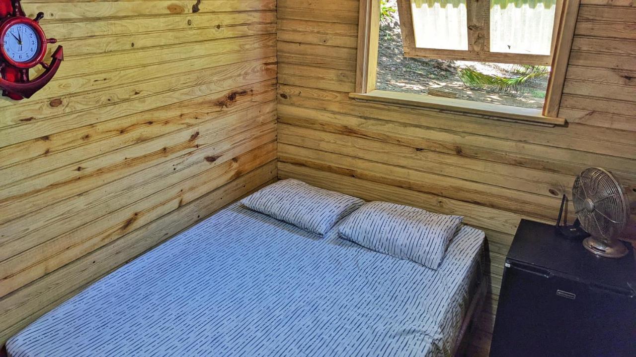 Guanaja Backpackers Hostel Dış mekan fotoğraf